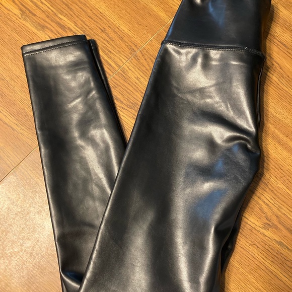 La Classe Couture Women’s Pants. - Picture 4 of 4